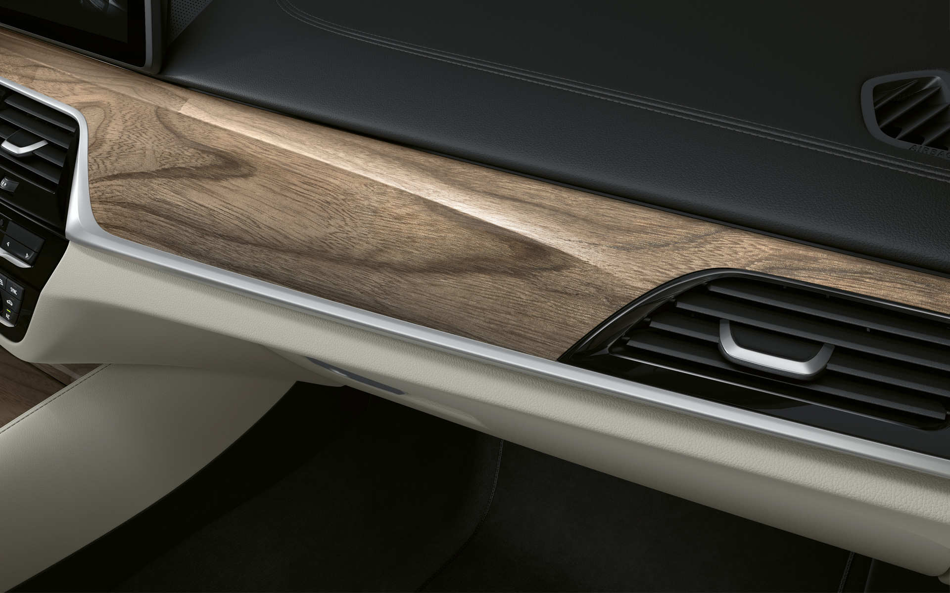 BMW 5-serie Sedan G30 modelloppgradering 2020 cockpit i detalj BMW Individual lysebrun SEN edeltrelist BMW 5-serie Sedan G30 modelloppgradering 2020 cockpit i detalj BMW Individual lysebrun SEN edeltrelist