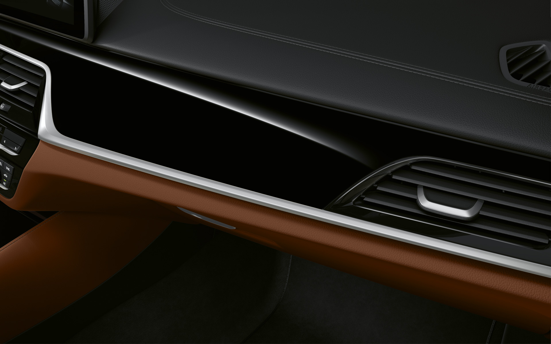 BMW 5-serie Sedan G30 LCI cockpit i detalj BMW Individual interiørlist i sort pianolakk BMW 5-serie Sedan G30 modelloppgradering 2020 cockpit i detalj BMW Individual interiørlist i sort pianolakk