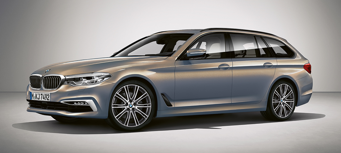 BMW Individual BMW 5-serie Touring BMW Individual BMW 5-serie Touring G31 Champagnekvarts metallic sett skrått bakfra