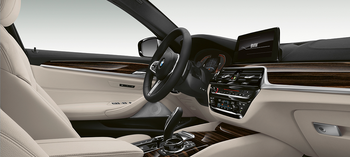 BMW Individual Cockpit BMW 5-serie Touring BMW Individual BMW 5-serie Touring G31 cockpit sett fra siden