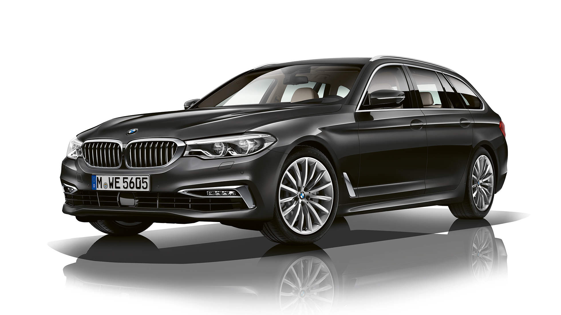 Luxury Line sett skrått forfra BMW 5-serie Touring Luxury Line BMW 5-serie Touring 540i xDrive Touring G31 Sofistogrå Brillianteffekt metallic sett skrått forfra