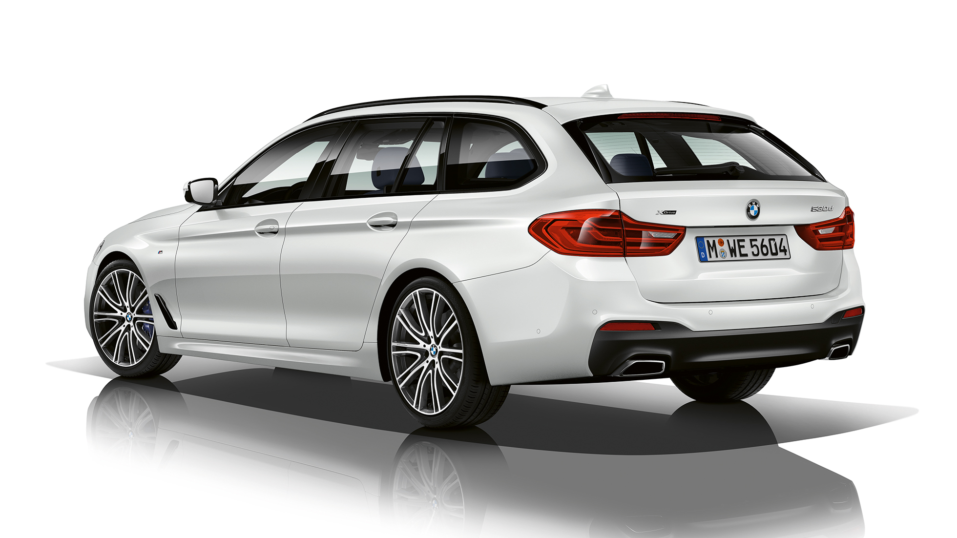 M Sportspakke sett skrått bakfra BMW 5-serie Touring M Sportspakke BMW 5-serie Touring 530d xDrive Touring G31 Alpinhvit sett skrått bakfra