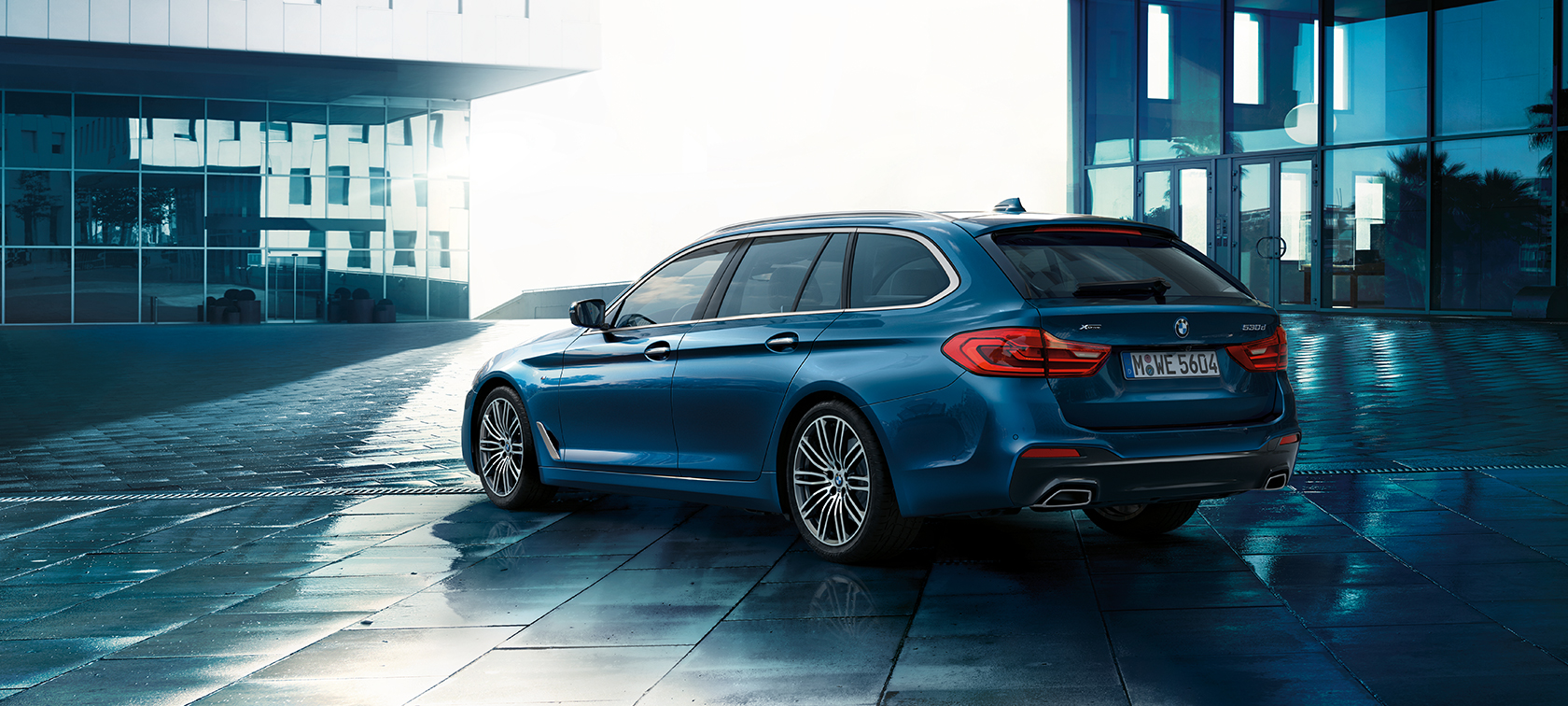 Komfort BMW 5-serie Touring Komfort BMW 5-serie Touring 530d xDrive Touring G31 sett skrått bakfra
