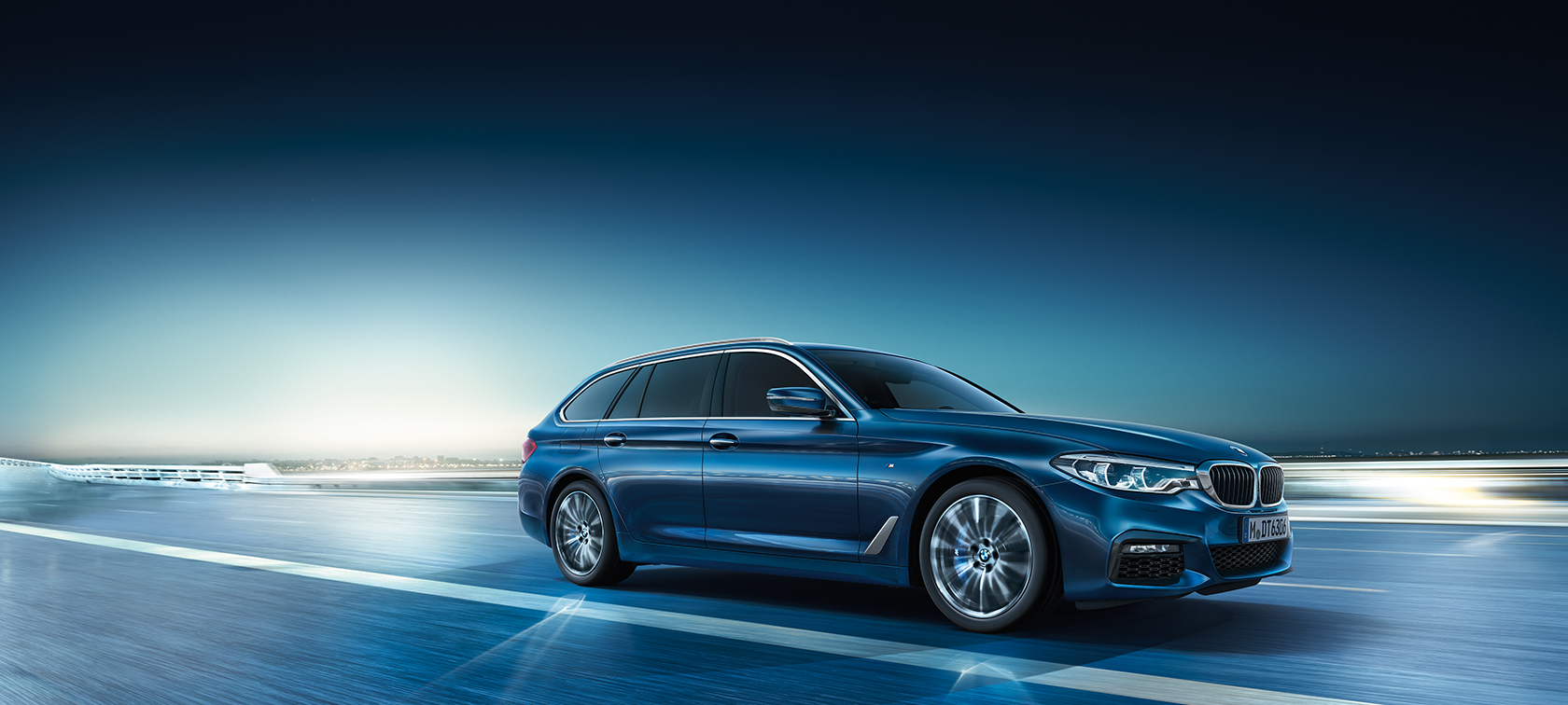 BMW 5-serie Touring 530d xDrive Touring BMW 5-serie Touring 530d xDrive Touring G31 Middelhavsblå metallic Sett skrått fra siden
