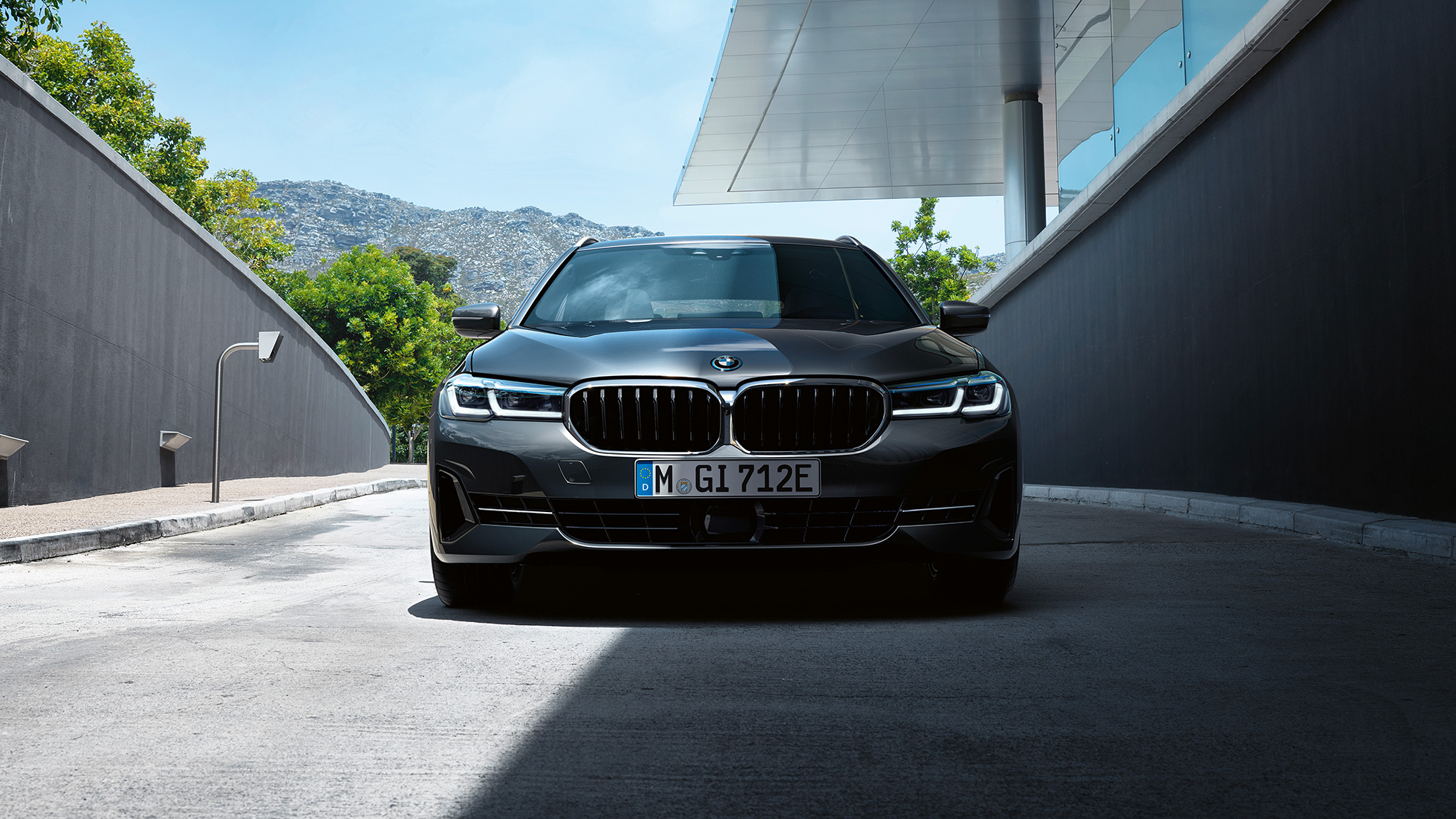 BMW nyregrill og frontskjørt BMW 5-serie Touring G31 BMW nyregrill BMW 5-serie Touring G31 Facelift 2020 sofistogrå nærbilde front