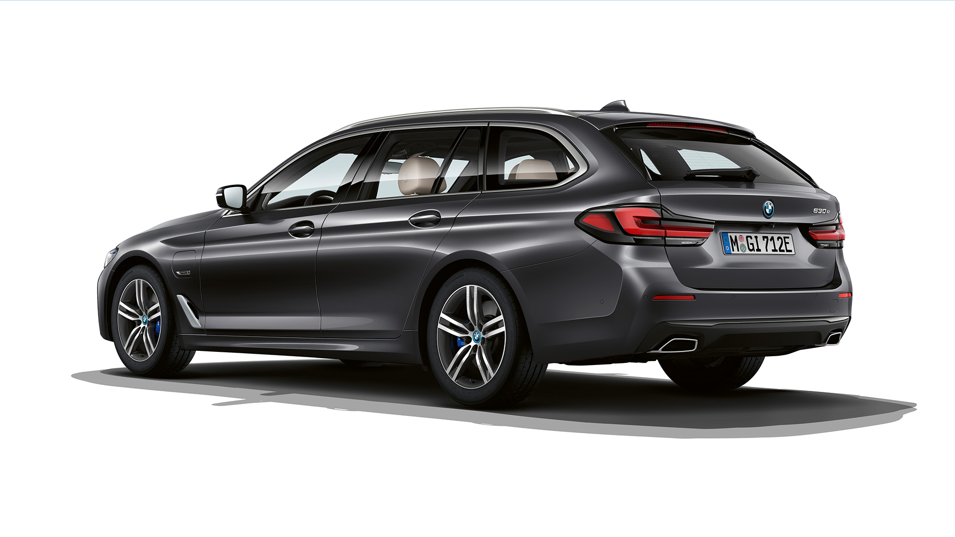 BMW 5-serie Touring G31 standardmodell hekk BMW 5-serie Touring 530i G31 2020 standardmodell i sofistogrå sett skrått bakfra