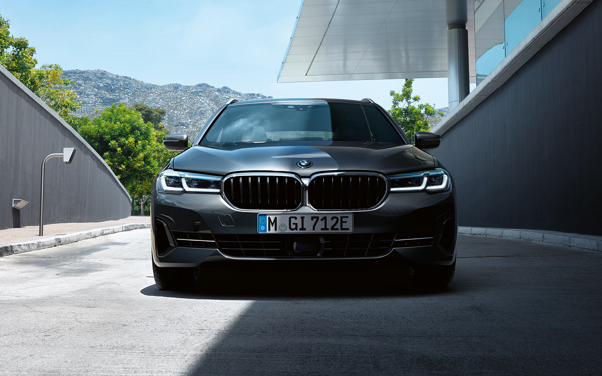 BMW nyregrill og frontskjørt BMW 5-serie Touring G31 LCI BMW nyregrill og frontskjørt BMW 5-serie Touring G31 Facelift 2020 sofistogrå, front