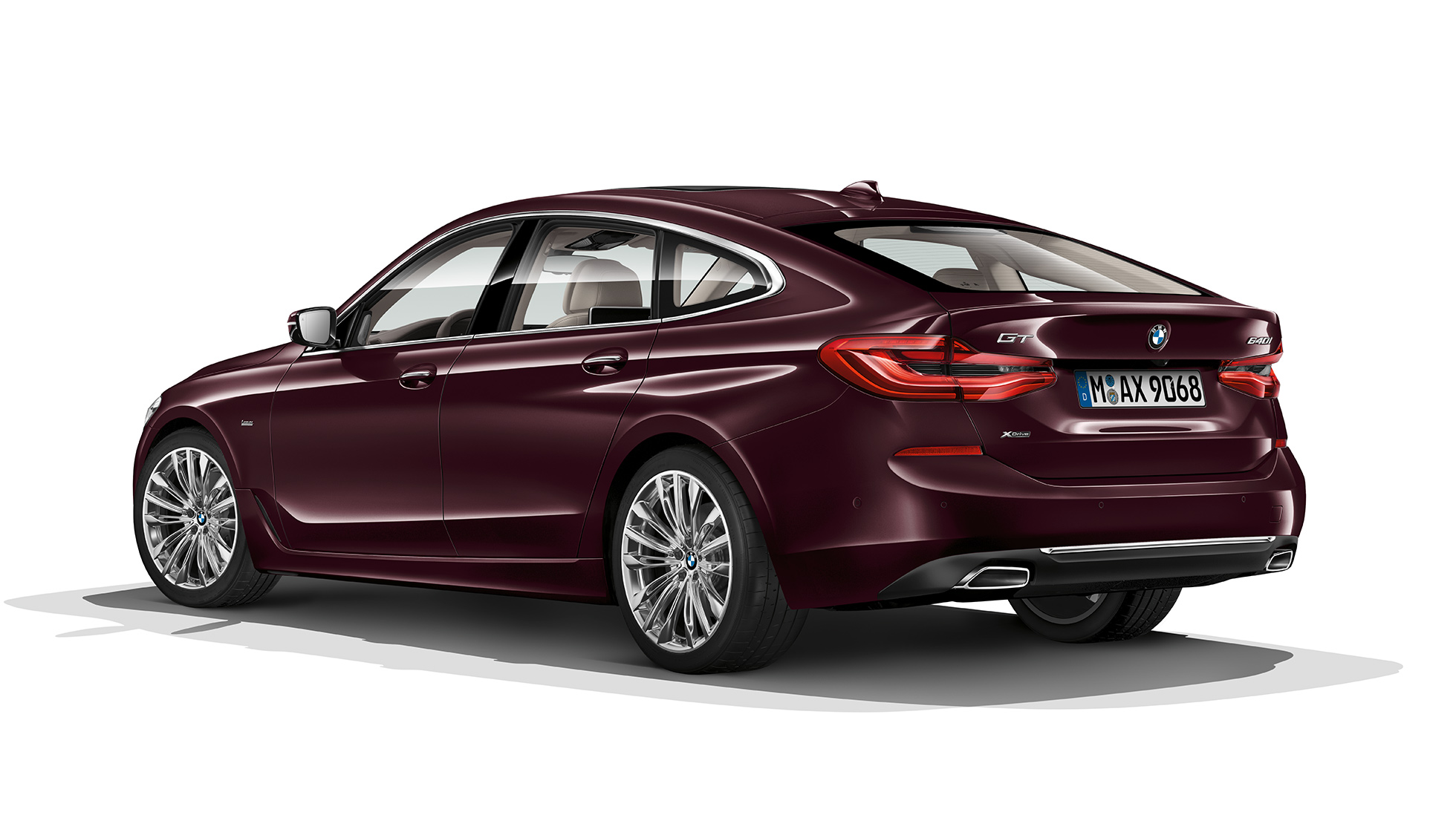 BMW 6-serie Gran Turismo G32 Luxury Line sett skrått bakfra BMW 6-serie Gran Turismo G32 2017 Luxury Line Royal burgunderrød sett skrått bakfra