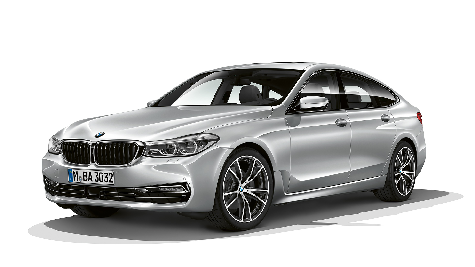 BMW 6-serie Gran Turismo G32 Sport Line sett skrått forfra BMW 6-serie Gran Turismo G32 2017 Sport Line Glaciersølv metallic sett skrått forfra