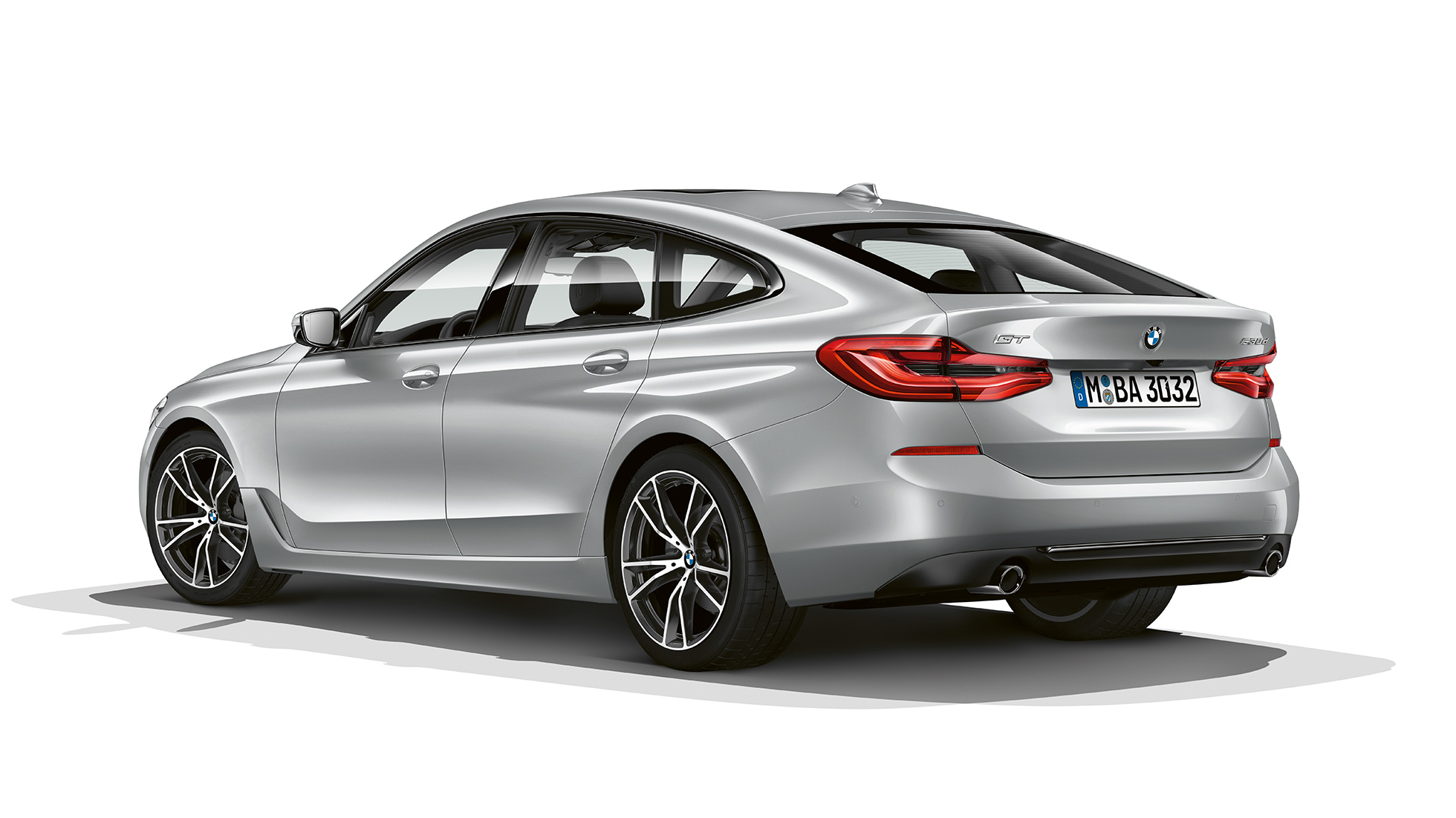 BMW 6-serie Gran Turismo G32 Sport Line sett skrått bakfra BMW 6-serie Gran Turismo G32 2017 Sport Line Glaciersølv metallic sett skrått bakfra