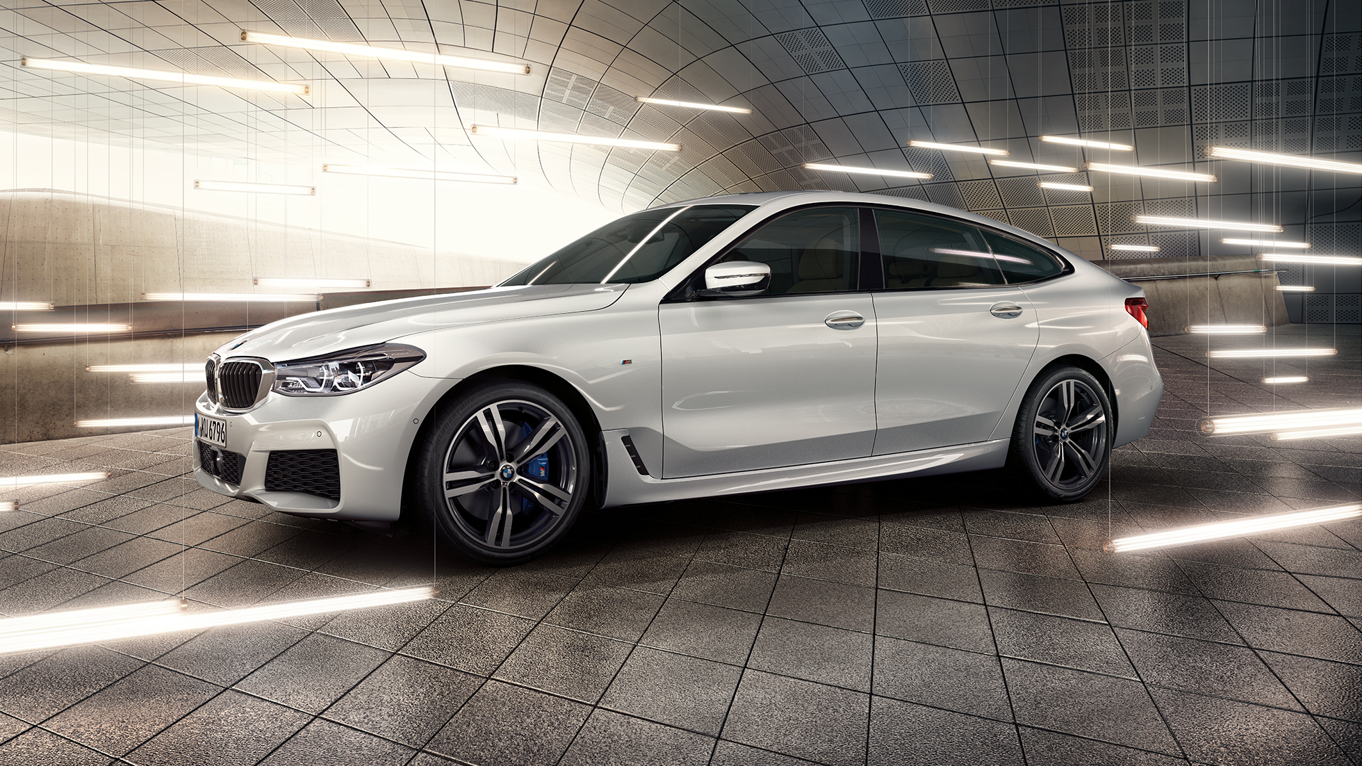 BMW 6-serie Gran Turismo G32 sett fra siden BMW 6-serie Gran Turismo G32 2017 mineralhvit metallic sett fra siden med front
