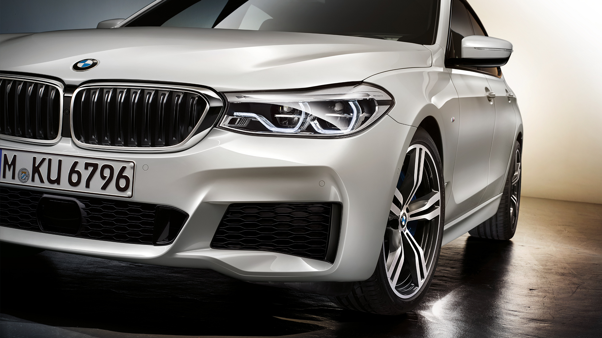 BMW 6-serie Gran Turismo G32 næropptak front BMW 6-serie Gran Turismo G32 2017 mineralhvit metallic næropptak front