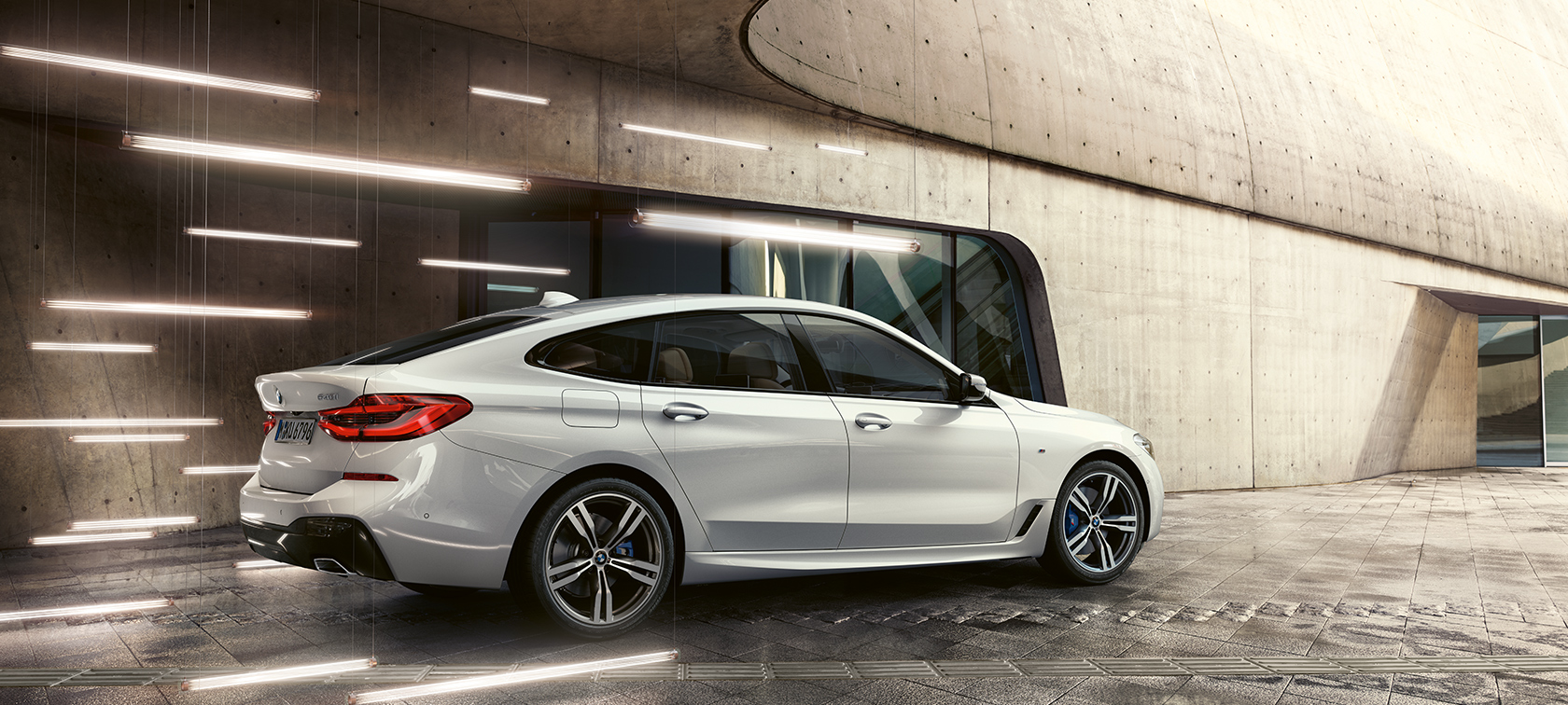 BMW 6-serie Gran Turismo G32 sett skrått bakfra BMW 6-serie Gran Turismo G32 2017 mineralhvit metallic sett skrått bakfra