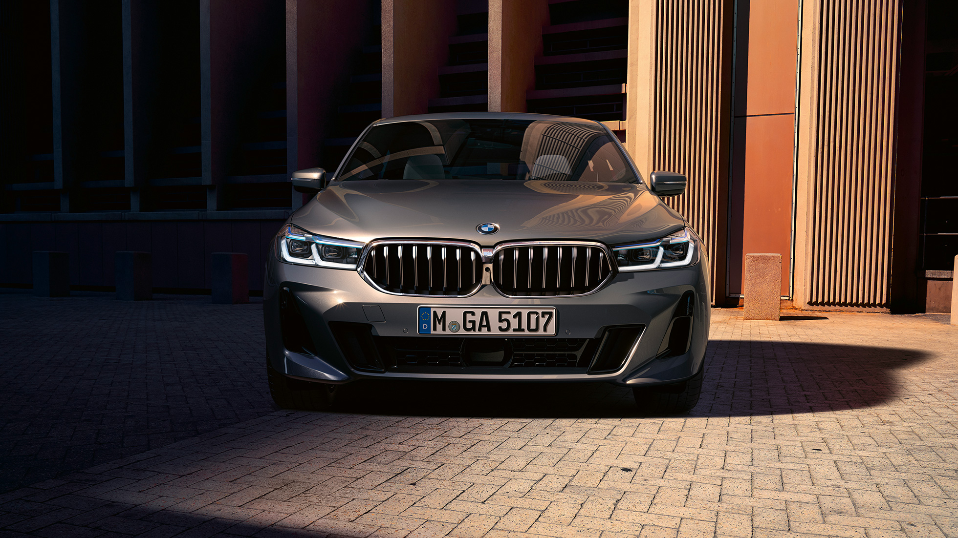 Front BMW 6-serie Gran Turismo G32 2020 Frontdesign BMW 6-serie Gran Turismo 640i xDrive G32 2020 berninagrå sett forfra