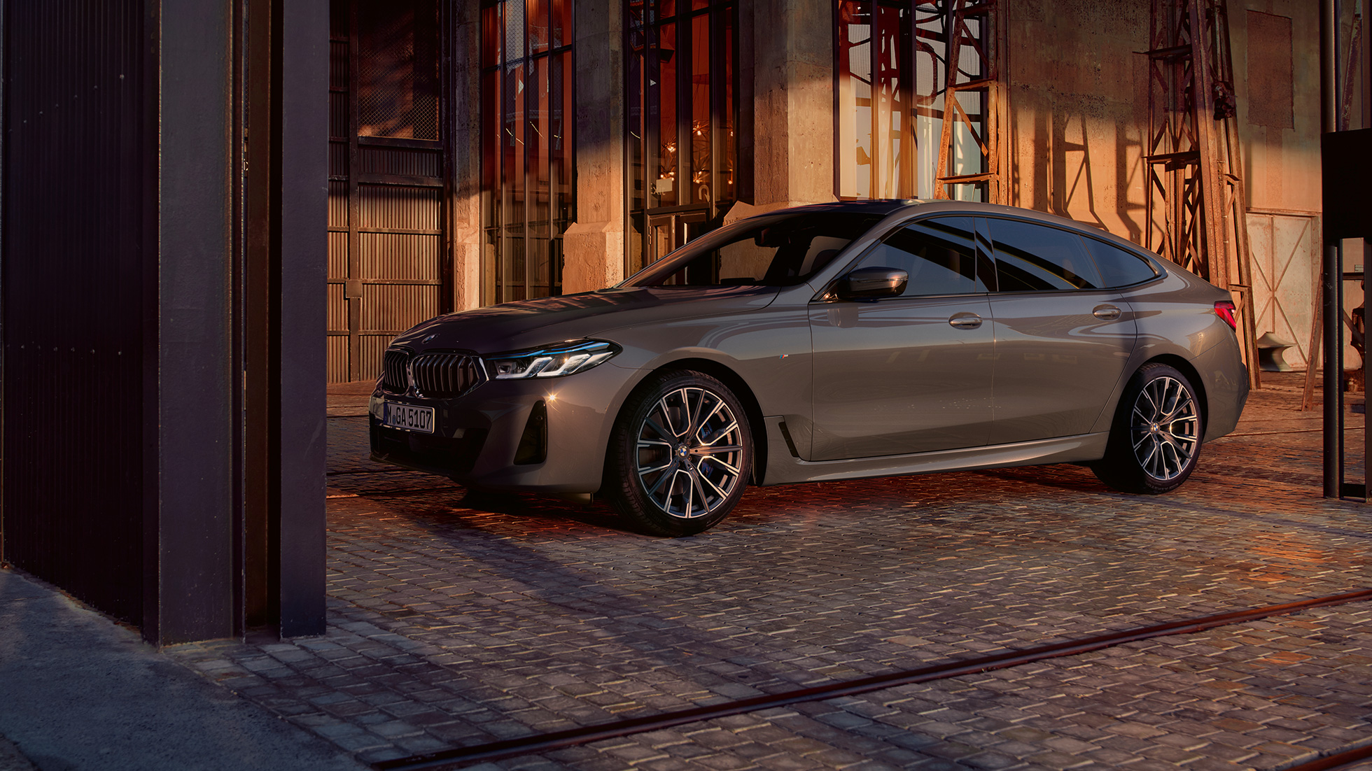 BMW 6-serie Gran Turismo G32 2020 i profil BMW 6-serie Gran Turismo 640i xDrive G32 2020 berninagrå sett fra siden