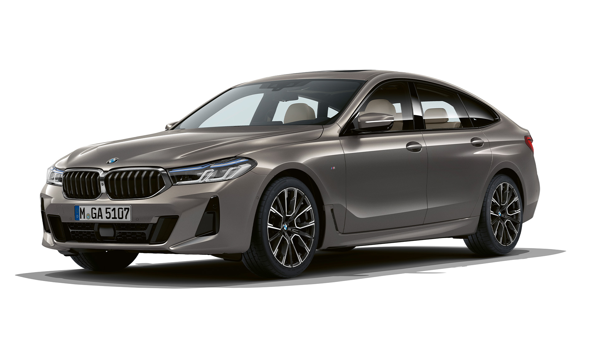 BMW 6-serie Gran Turismo M sportspakke G32 2020 BMW 6-serie Gran Turismo G32 640i xDrive 2020 sportspakke berninagrå med raveffekt sett skrått forfra