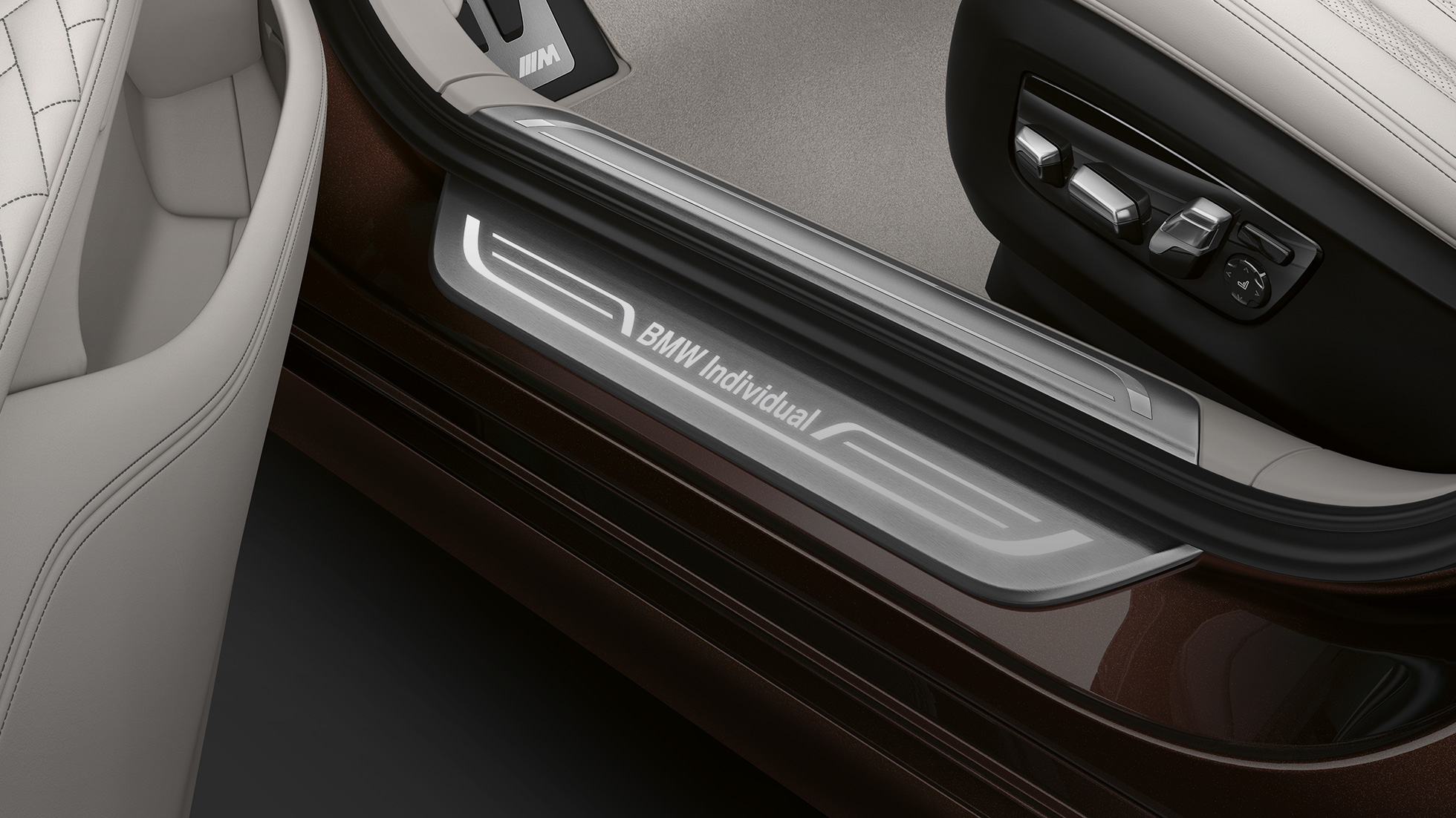 BMW Individual innstigningslist i BMW 7-serie Sedan BMW 7-serie Sedan: Innstigningslist med BMW Individual-signatur