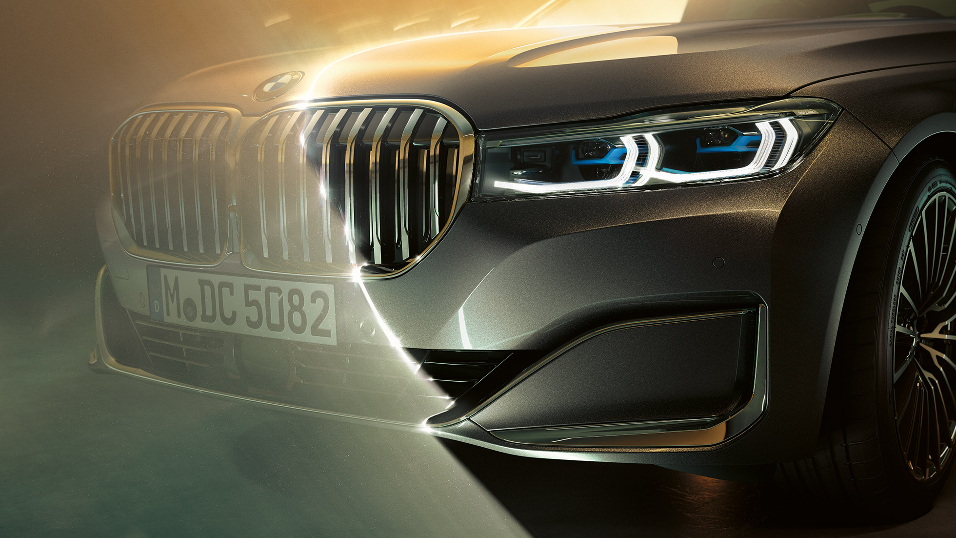 BMW 7-serie Sedan med nyregrill og laserlys BMW 7-serie Sedan: Nærbilde av fronten med stor nyregrill og laserlys