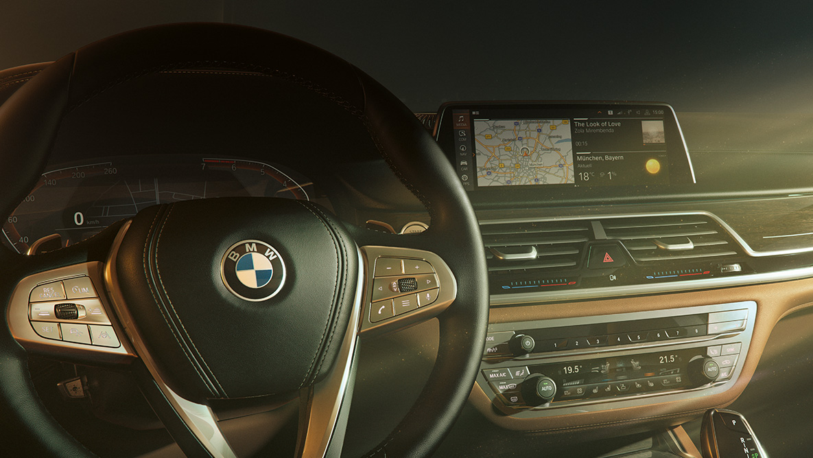 BMW Remote Software Upgrade i BMW 7-serie Sedan Remote Software Upgrade: Nærbilde av kombiinstrumentet
