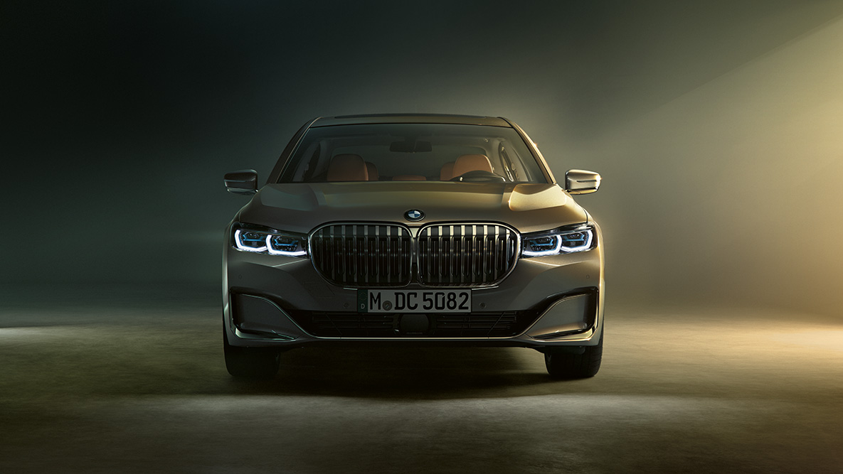 BMW 7-serie Sedan sett forfra BMW 7-serie Sedan: Sett forfra i dempet belysning