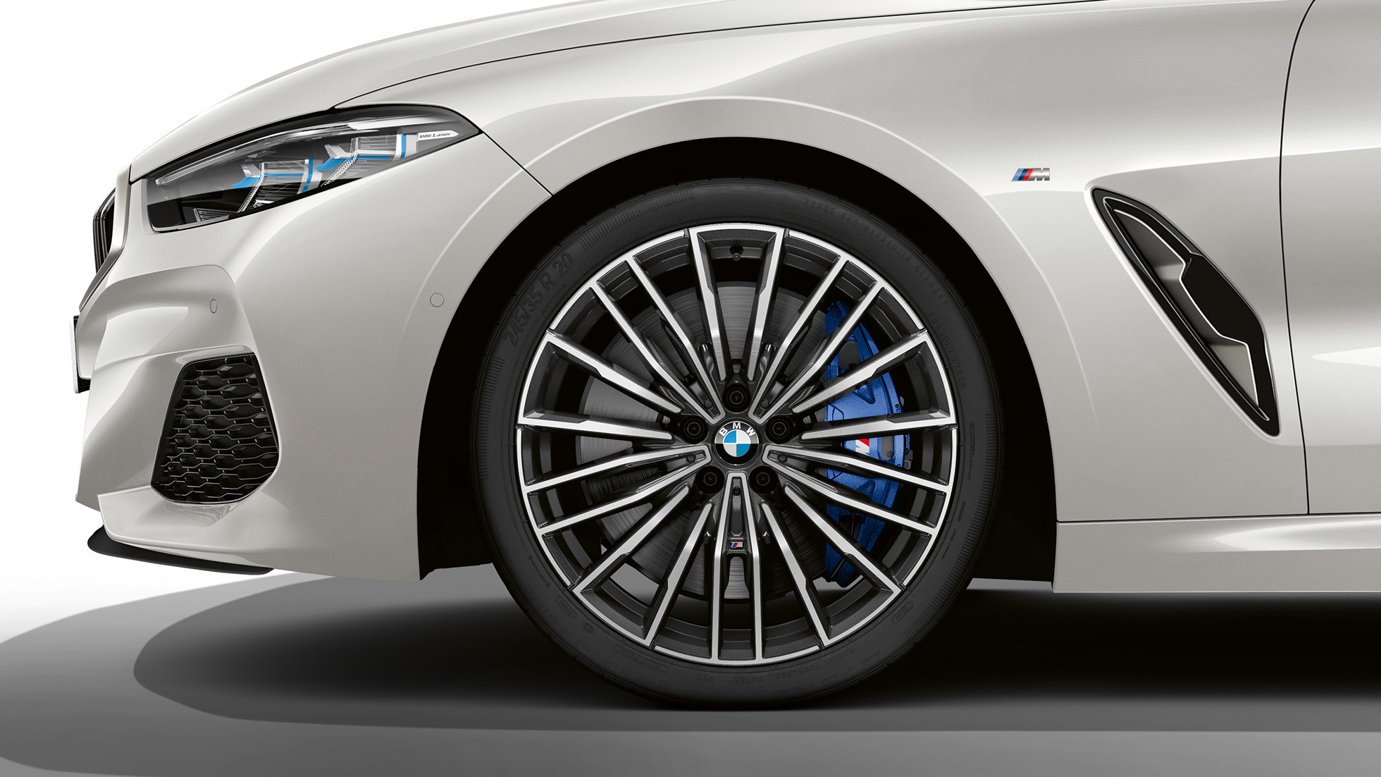 BMW M850i xDrive med 20" lettmetallfelger Multieke 729 M. BMW M850i xDrive med 20" lettmetallfelger Multieke 729 M.