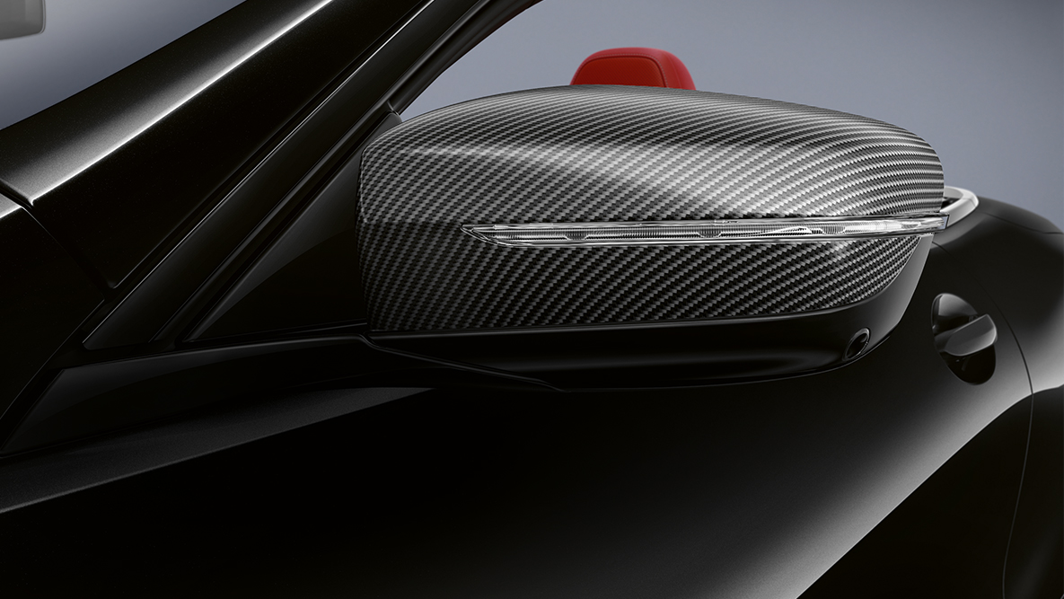 BMW M850i xDrive med speilhus i karbonfiber. BMW M850i xDrive med speilhus i karbonfiber.