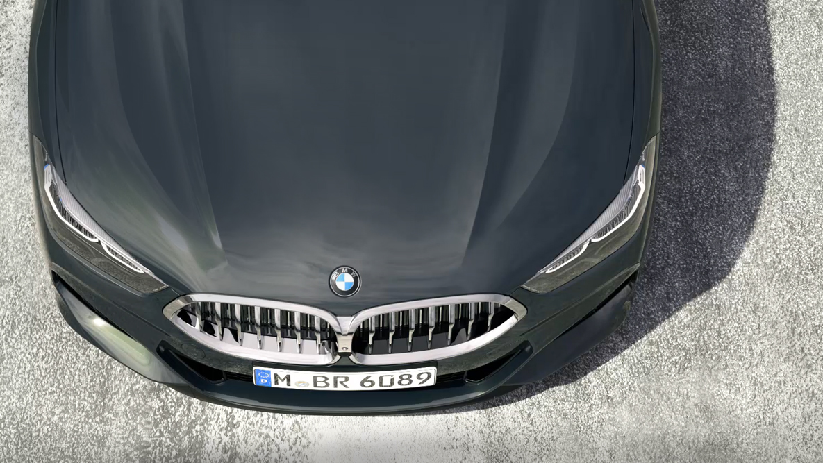 Fronten på BMW M850i xDrive med 8-sylindret BMW TwinPower Turbo bensinmotor sett ovenfra. Fronten på BMW M850i xDrive med 8-sylindret BMW TwinPower Turbo bensinmotor sett ovenfra.