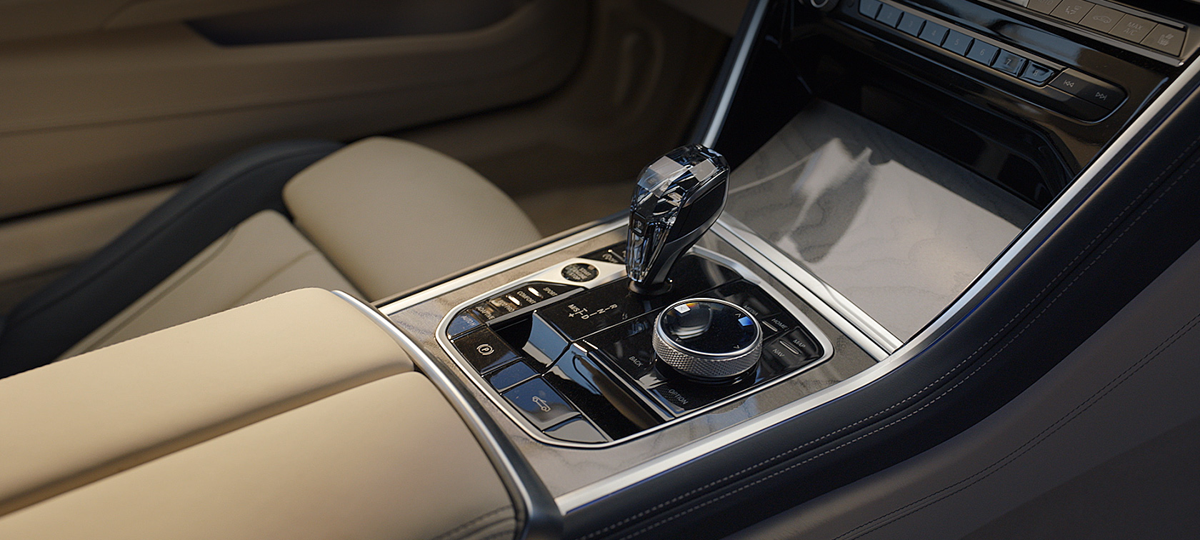 Høydepunkter fra interiøret til BMW 8-serie Cabriolet G14 LCI Facelift 2022 på video Høydepunkter fra interiøret til BMW 8-serie Cabriolet G14 LCI Facelift 2022 på video