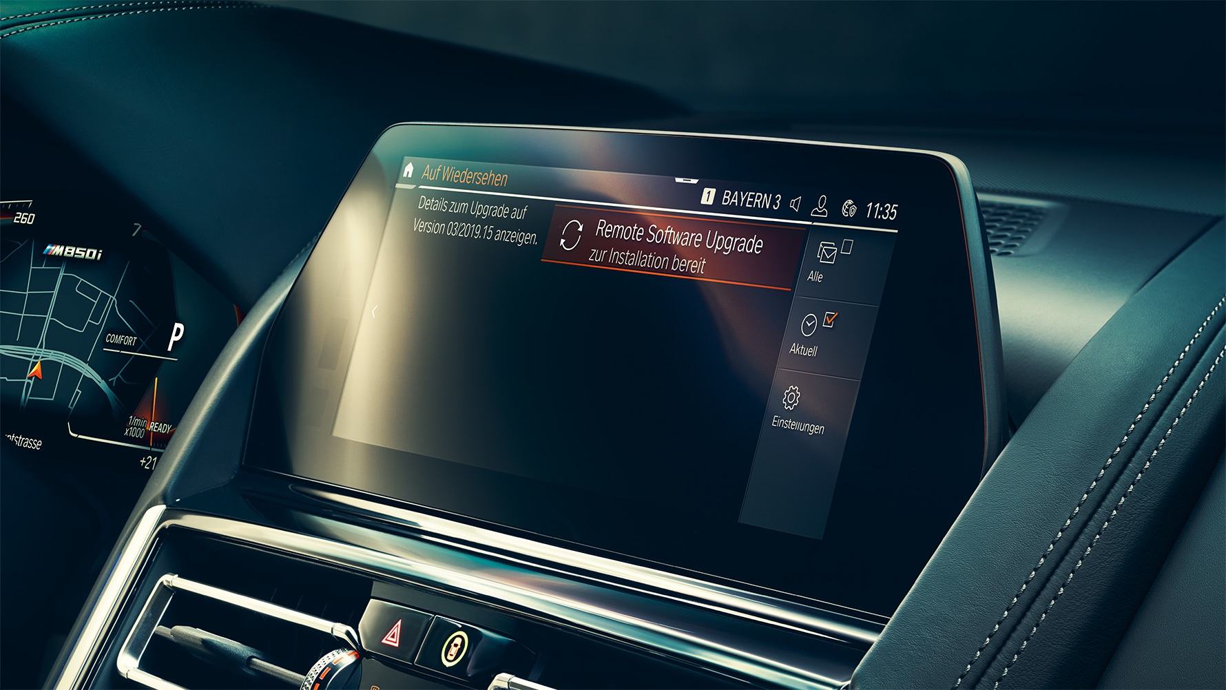 Førerplassen i BMW 8-serie Coupé Kupeen til BMW 8-serie Coupé med kontrolldisplay og Remote programvareoppdatering.
