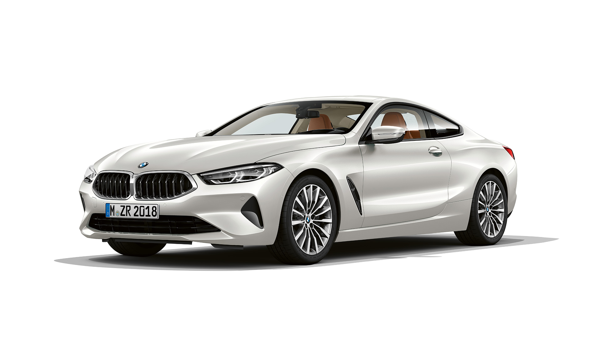 BMW 8-serie Coupé, sett skrått forfra. BMW 8-serie Coupé, mineralhvit metallic, sett skrått forfra.