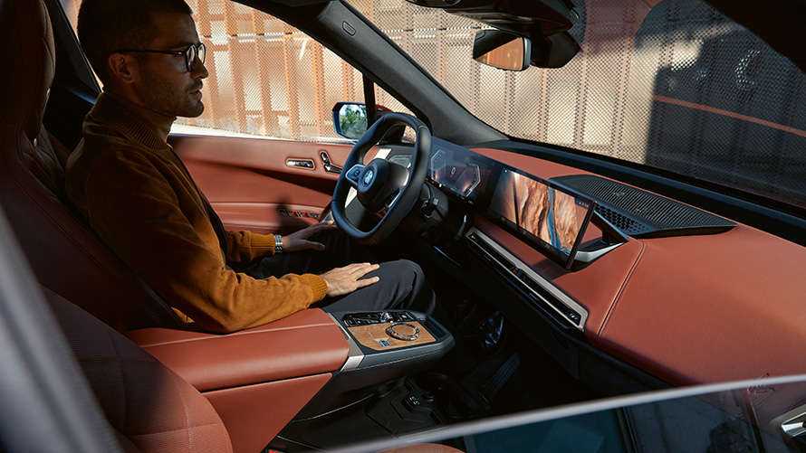 BMW iX i20 elektrisk SUV Kupé BMW iX i20 2021 elektrisk SUV Kupé Suite skinn Castanea