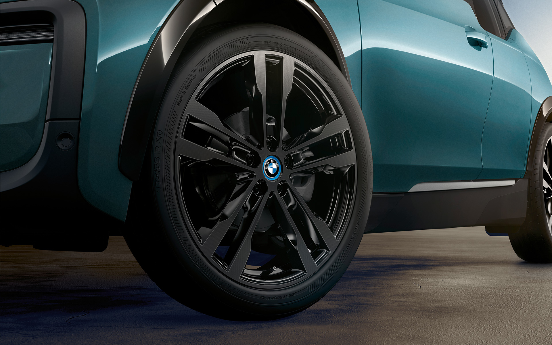 BMW i3 I01 2018 Blue Ridge Mountain med detaljer i frostgrå metallic nærbilde lettmetallfelg felger