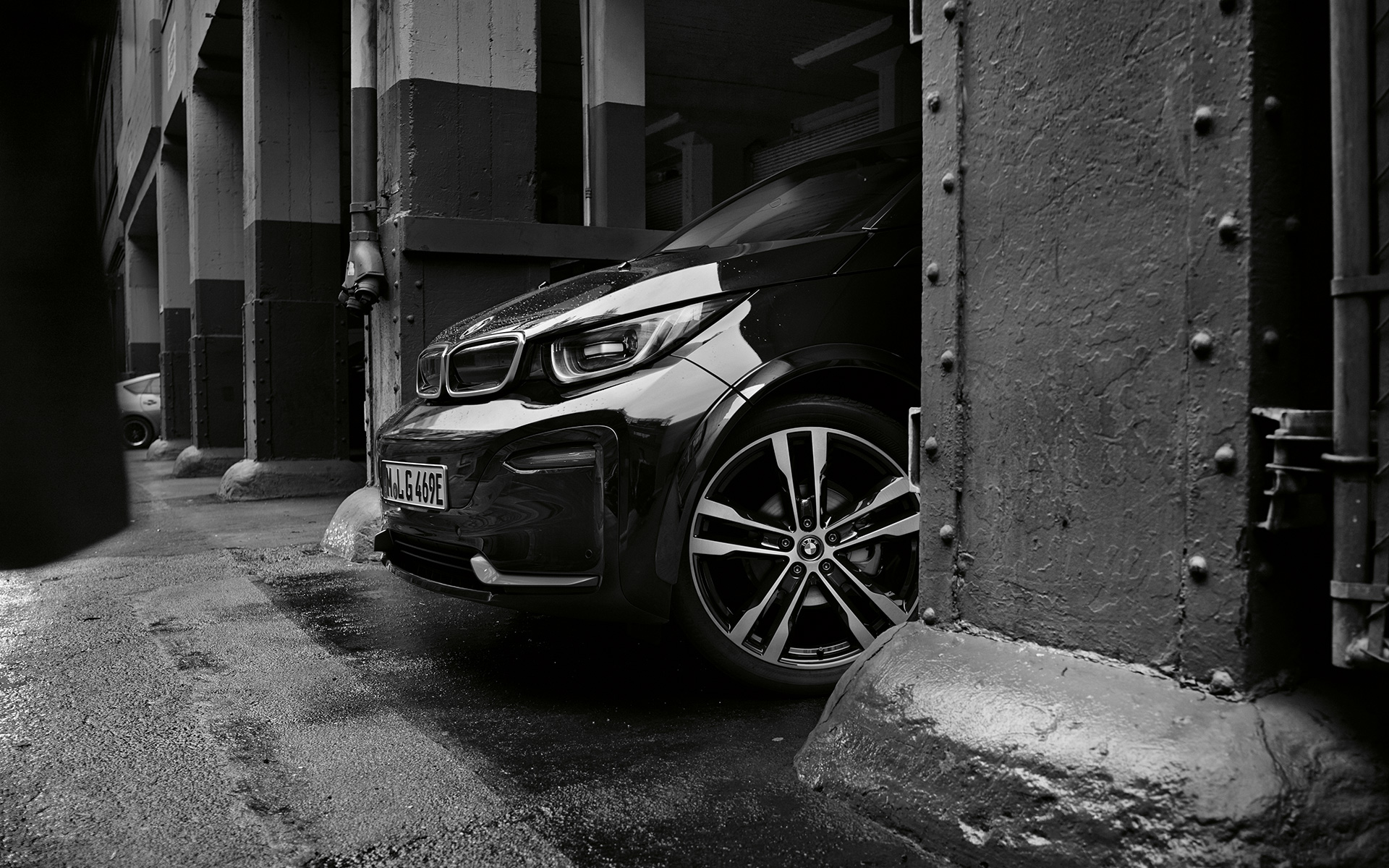 BMW i3s I01 2018 Fluid sort med detaljer i BMW i blått front sett fra siden