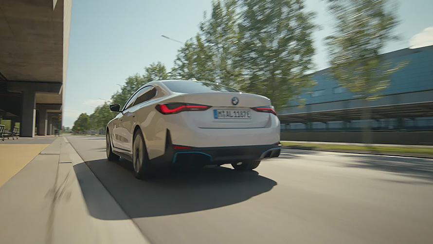Den helelektriske BMW i4 G26 2021 næropptak front sett fra siden Den helelektriske BMW i4 G26 2021 næropptak front sett fra siden