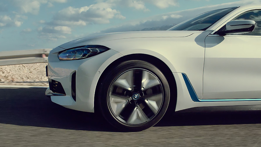 Kjøreytelsen og akselerasjonen til helelektriske BMW i4 M50 i filmen G26 2021 Kjøreytelsen og akselerasjonen til helelektriske BMW i4 M50 i filmen G26 2021