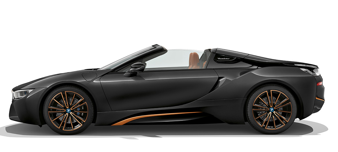 BMW i8 Roadster Ultimate Sophisto Edition, sett fra siden BMW i8 Roadster Ultimate Sophisto Edition, sofistogrå, sett fra siden