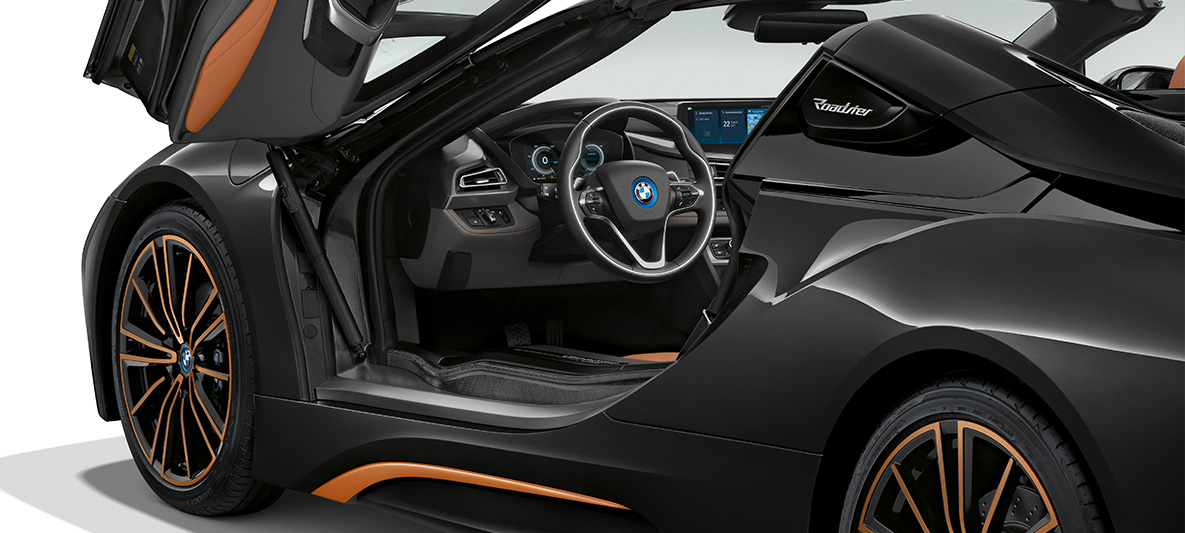 Måkevingedører, BMW i8 Roadster Ultimate Sophisto Edition Åpne måkevingedører, BMW i8 Roadster Ultimate Sophisto Edition, sofistogrå