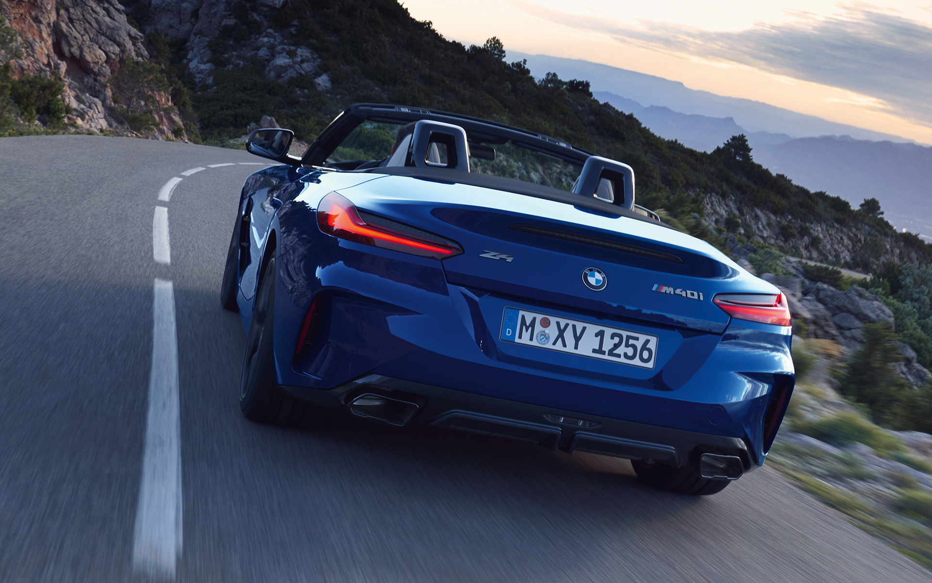 BMW Z4 M40i G29 2022 Portimaoblå Sett sportslig på skrå forfra