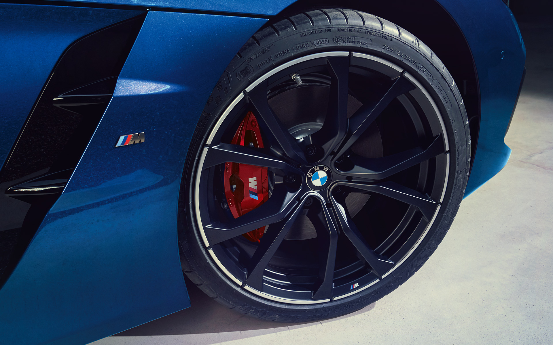 BMW Z4 M40i G29 2022 Portimaoblå fritt formede enderørsdeksler
