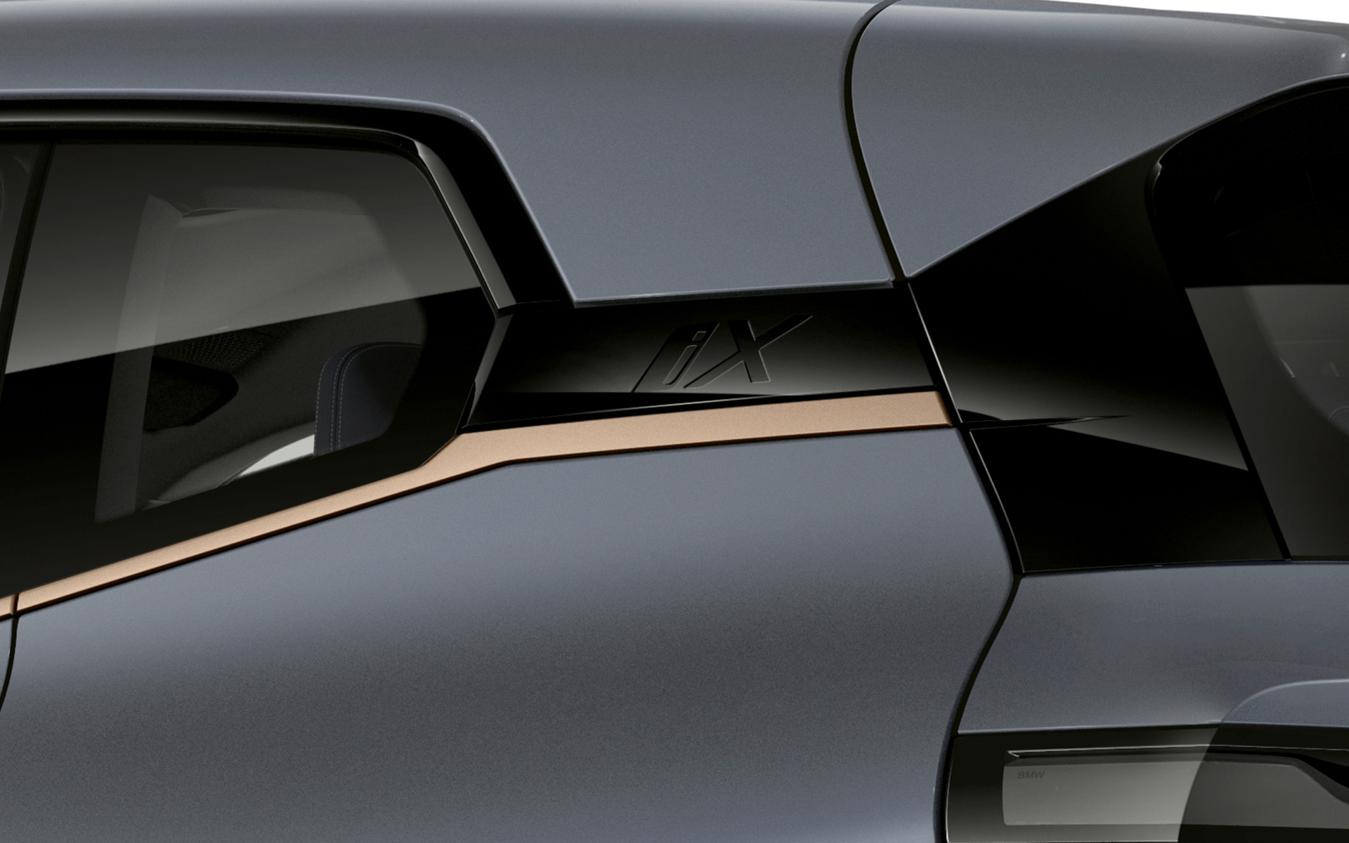 BMW iX M60 i20 2022 elektrisk SUV elbil Oksidgrå metallic detaljbilde iX-logo Hofmeister-knekk BMW Individual Exterior Line Titanbronse