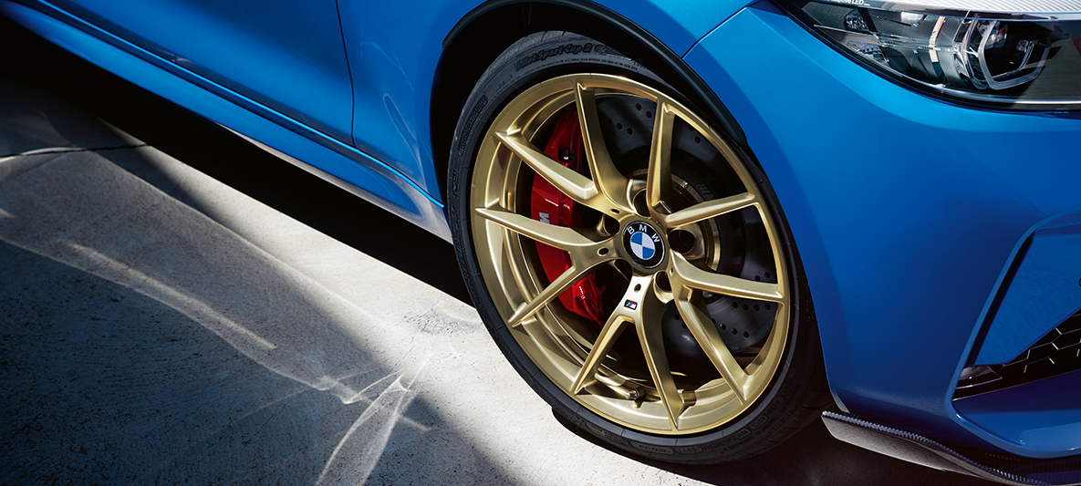 19" M lettmetallfelger V-eke 763 M i matt gull BMW M2 CS 19" M lettmetallfelger V-eke 763 M Gold matt BMW M2 CS F87 Misano blå metallic Nærbilde