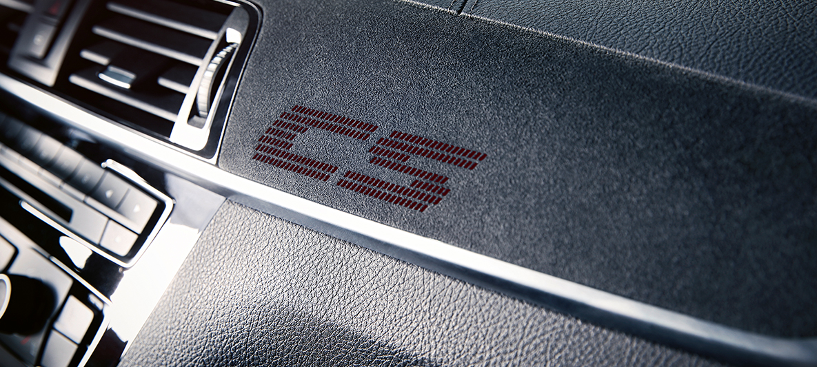 Interiørlist BMW M2 CS Interiørlist BMW M2 CS F87 Misano blå metallic Nærbilde