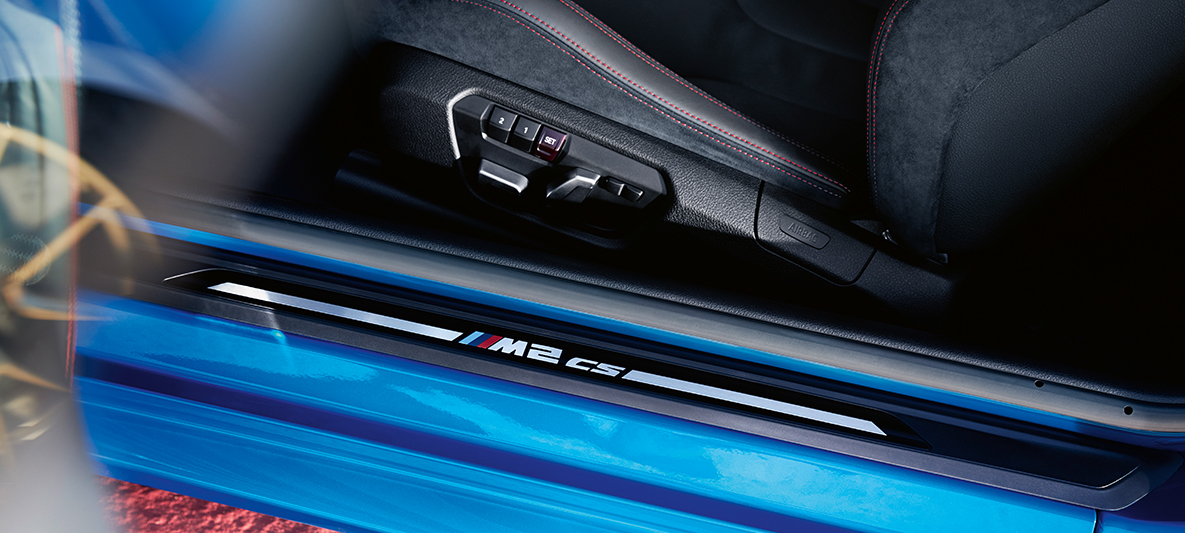 Innstigningslist BMW M2 CS Innstigningslist BMW M2 CS F87 Misano blå metallic Nærbilde