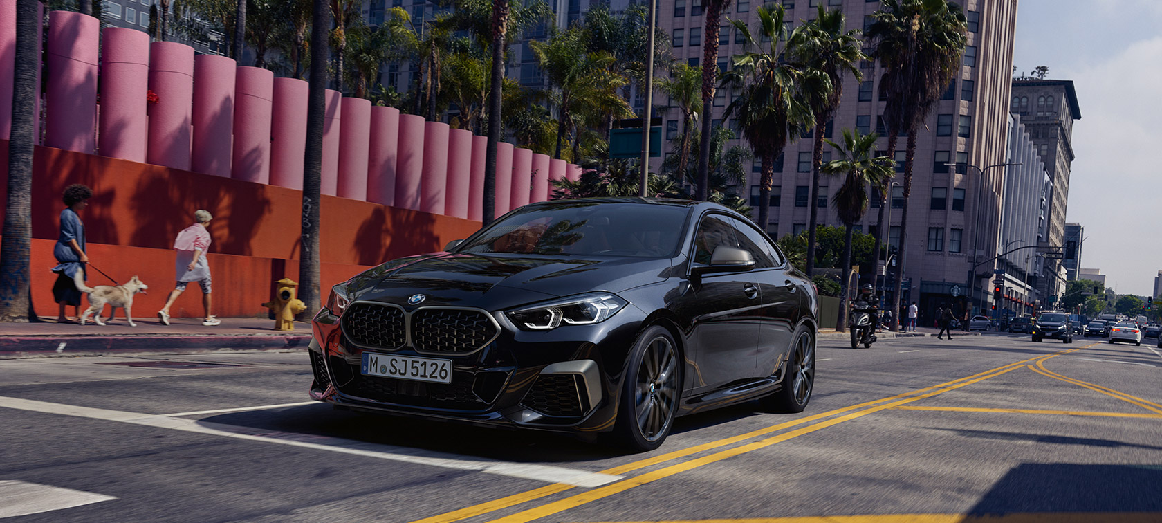 BMW M235i xDrive Gran Coupé sett skrått forfra BMW M235i xDrive Gran Coupé 2020 safirsort metallic F44 sett skrått forfra
