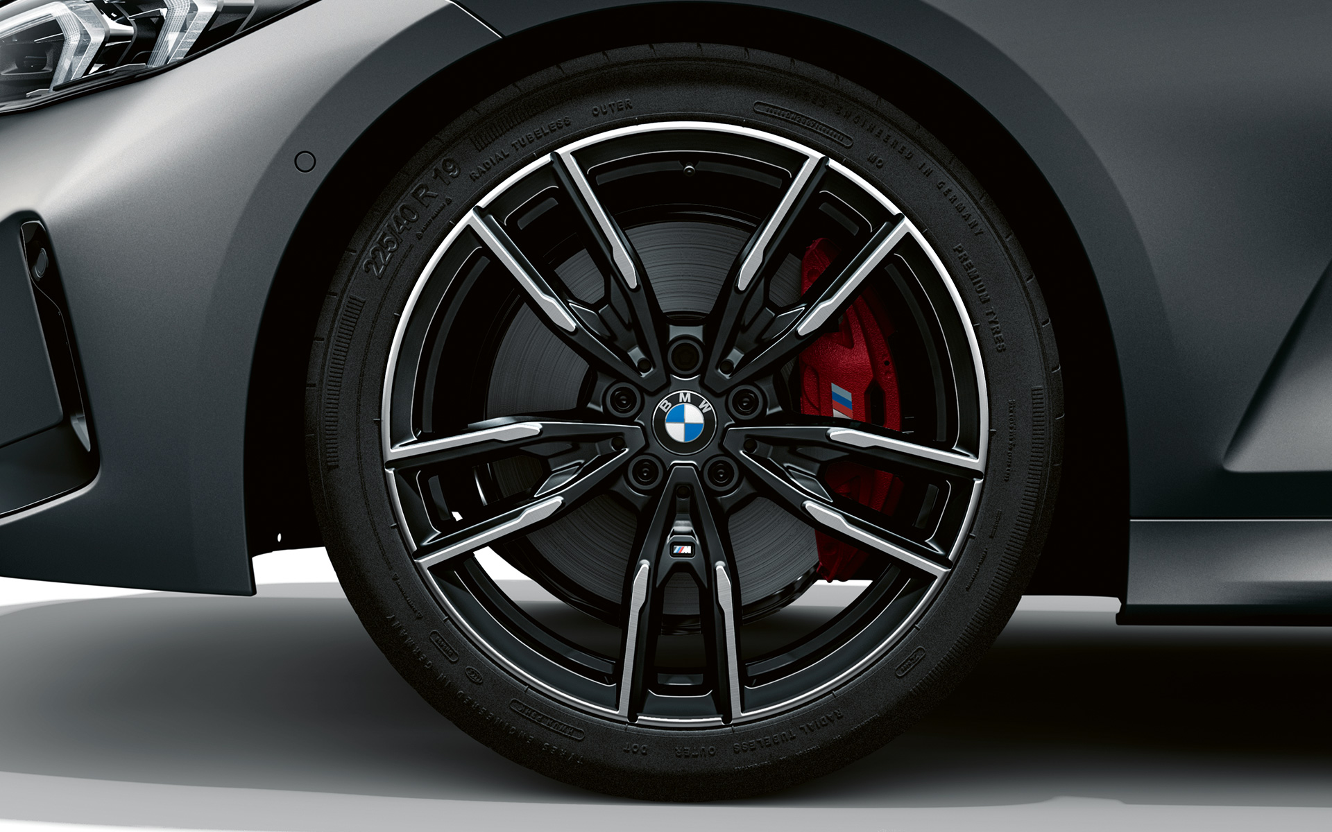 19'' M lettmetallfelger dobbelteke 792 M tofarget Jetblack BMW M340i xDrive Sedan G20 BMW M340i xDrive Sedan G20 BMW Individual Frozen Pure Grey metallic 19''M lettmetallfelger dobbelteke 792 M tofarget Jetblack