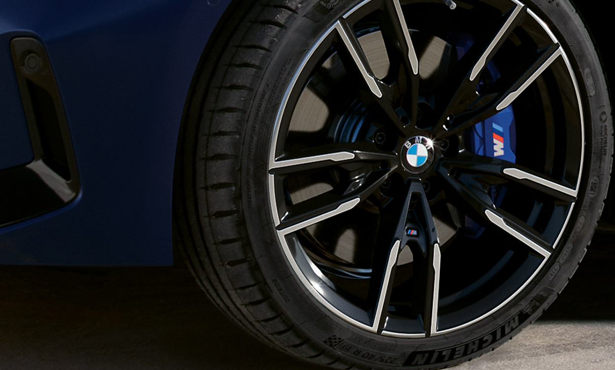 BMW M340i xDrive Touring G21 Frozen Tanzanite blå 19" M lettmetallfelger, nærbilde