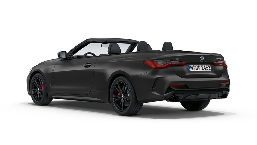 BMW M440i xDrive Cabriolet G23 2020 BMW Individual frostet dyp grå metallic sett skrått bakfra med åpen stoffkalesje