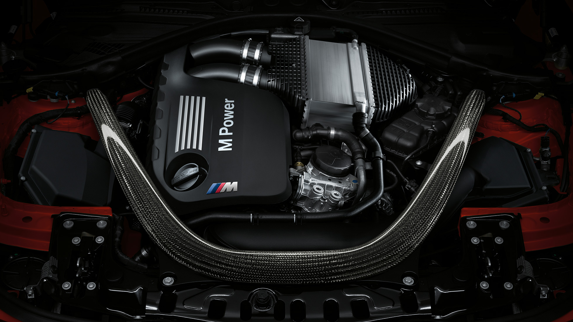 BMW M4 Coupé, 6-sylindret bensinmotor BMW M4 Coupé, M TwinPower Turbo 6-sylindret bensin-rekkemotor.