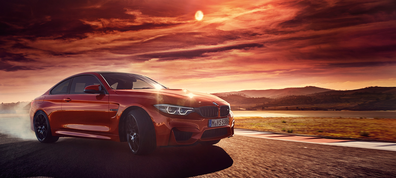 BMW M4 Coupé BMW M4 Coupé, sett fra siden under kurvekjøring