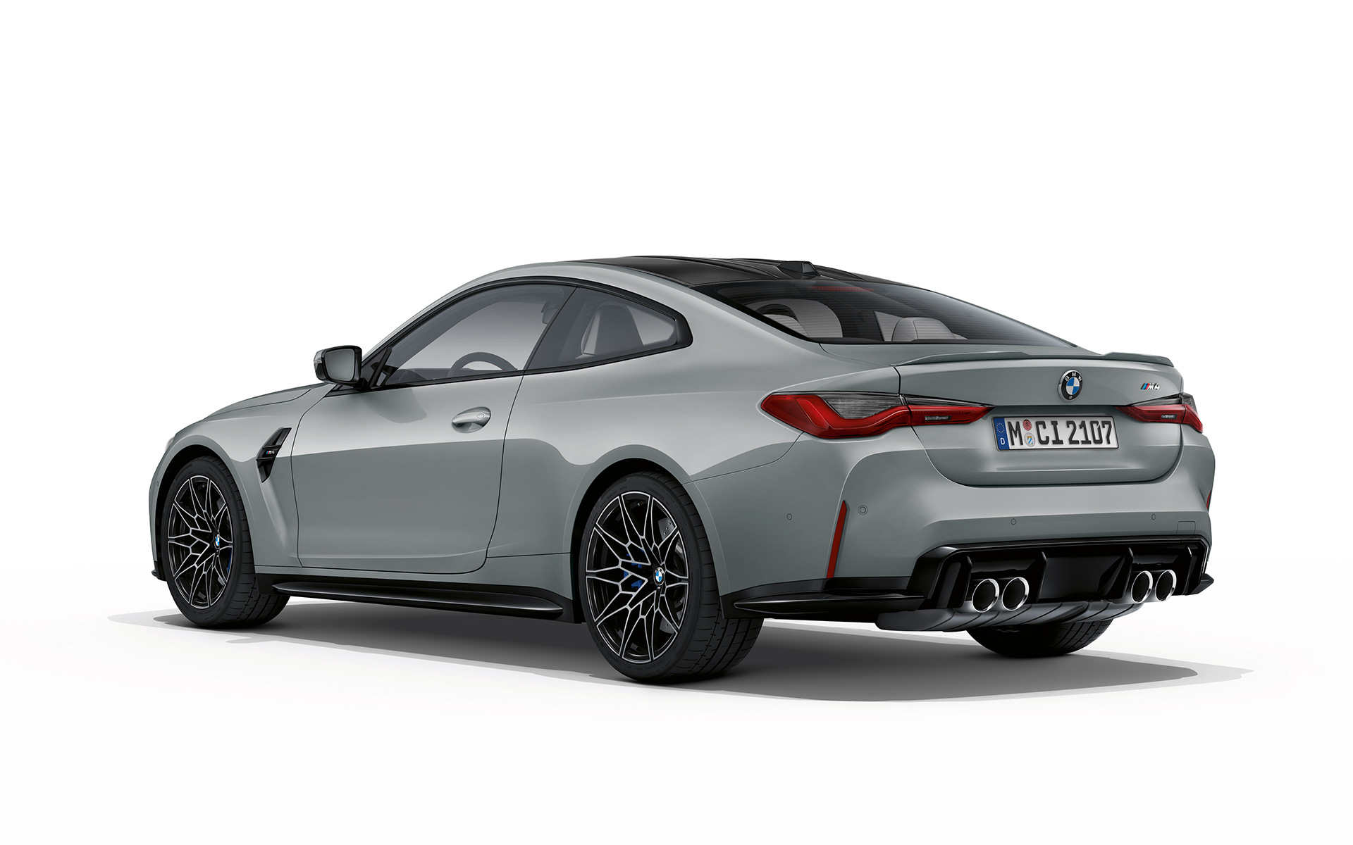 BMW M4 Coupé G82 2020 Brooklyn grå metallic sett skrått bakfra